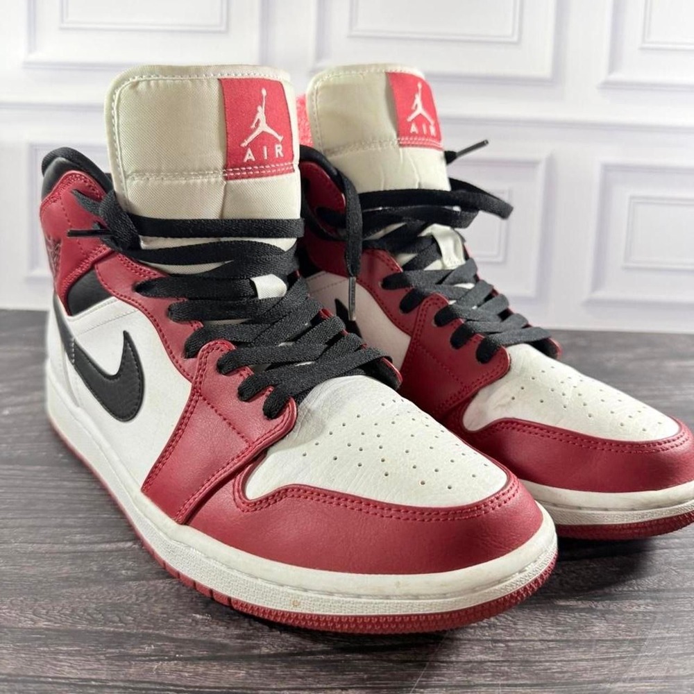Men's Jordan 1 Retro High OG Mid sneakers in US 10.